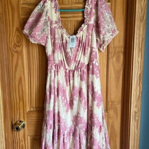 Brand NWT Torrid Pink and Cream Floral Dress
